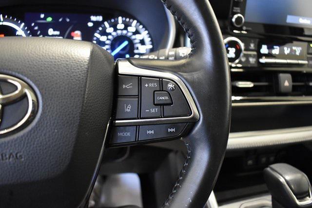 used 2021 Toyota Highlander Hybrid car, priced at $29,498