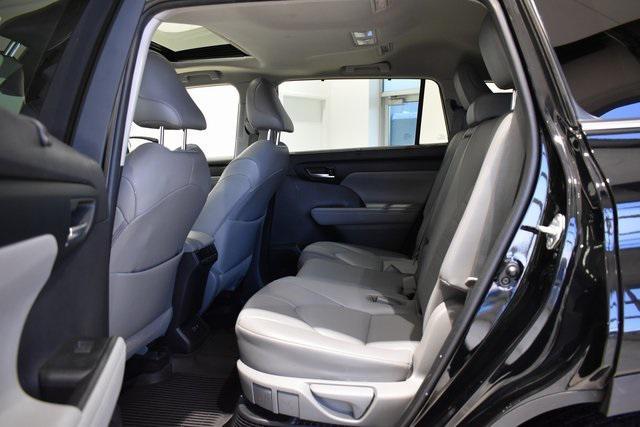 used 2021 Toyota Highlander Hybrid car, priced at $29,498