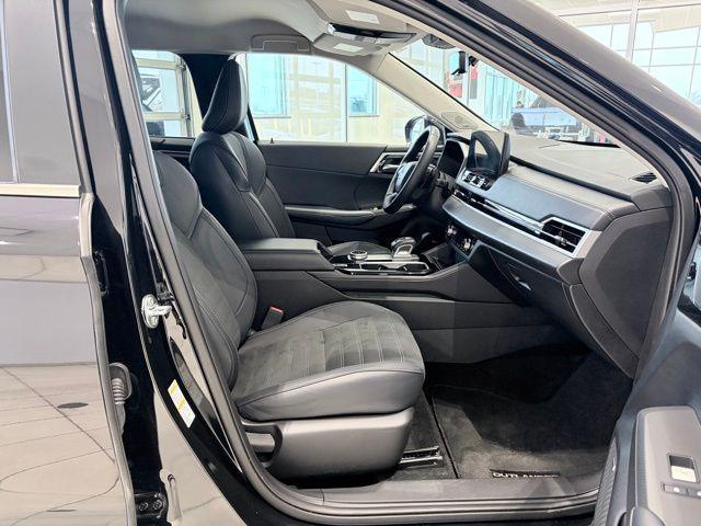 used 2025 Mitsubishi Outlander car, priced at $27,498
