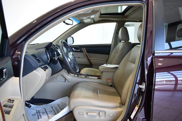 used 2013 Toyota Highlander car, priced at $14,998