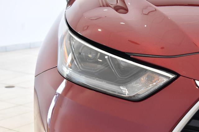 used 2021 Toyota Highlander car, priced at $32,997