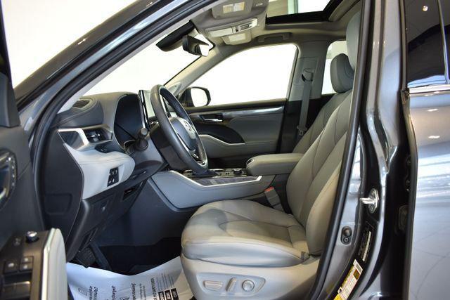 used 2024 Toyota Highlander car, priced at $47,998