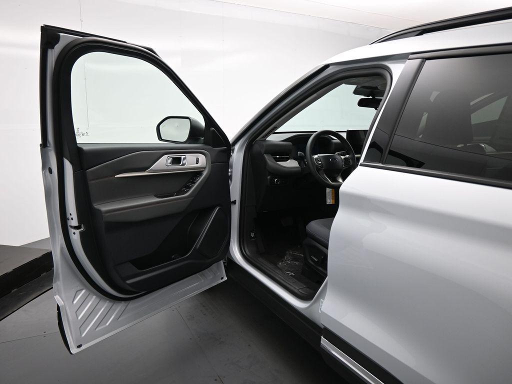 new 2025 Ford Explorer car, priced at $39,645