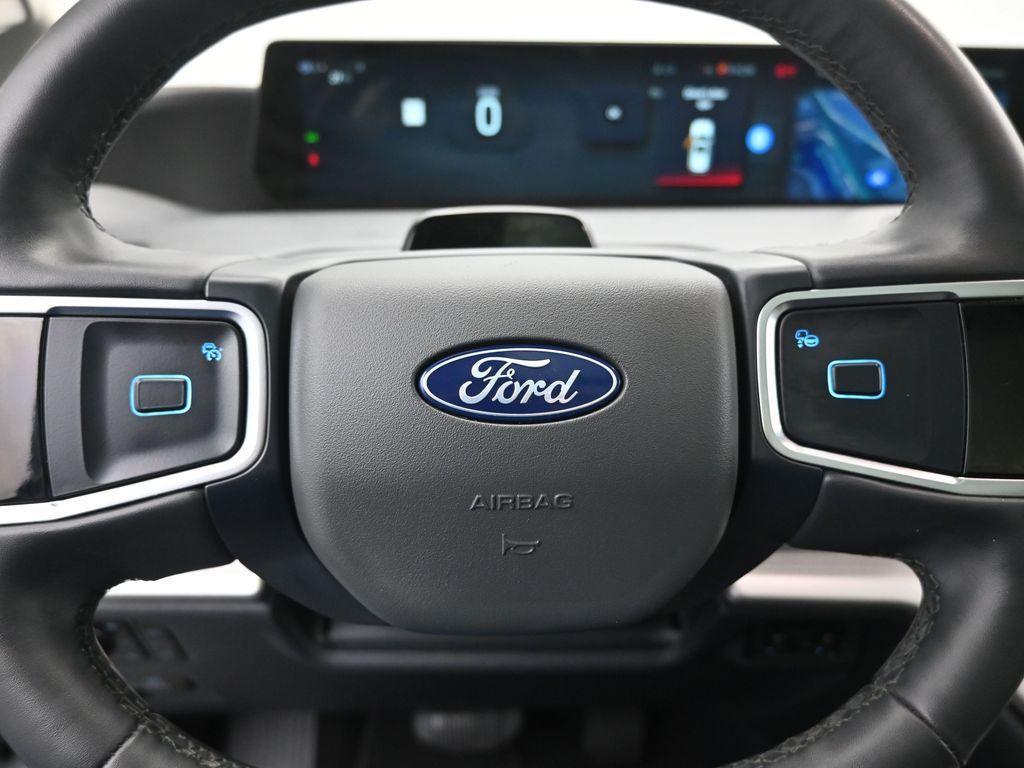 used 2025 Ford Expedition car, priced at $59,300