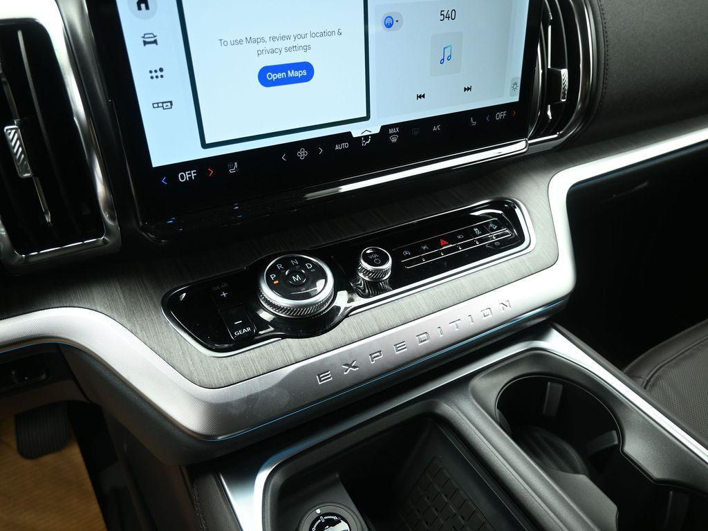 new 2025 Ford Expedition car, priced at $90,905