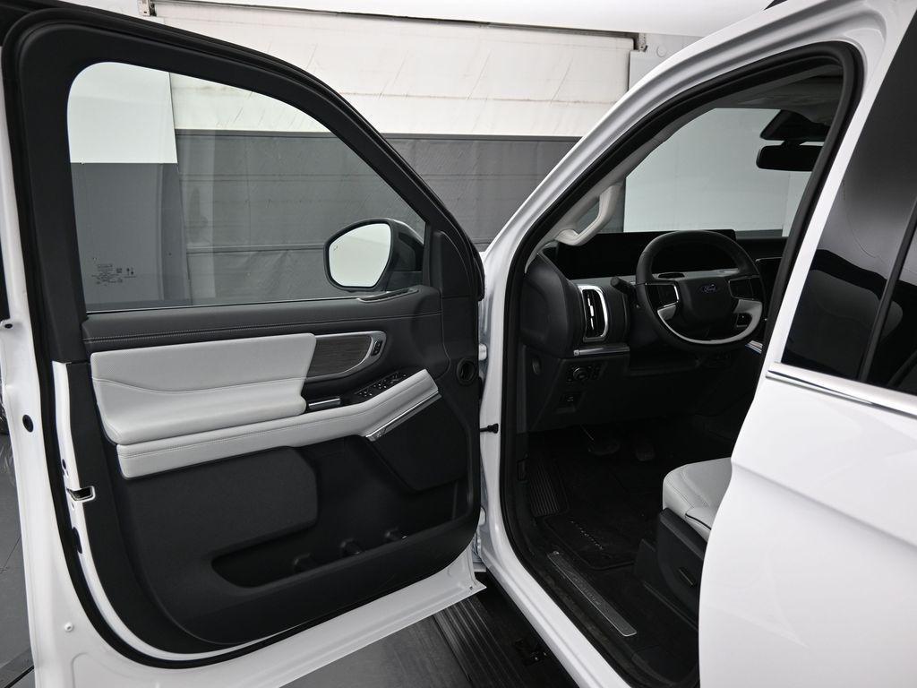 new 2025 Ford Expedition car, priced at $91,290