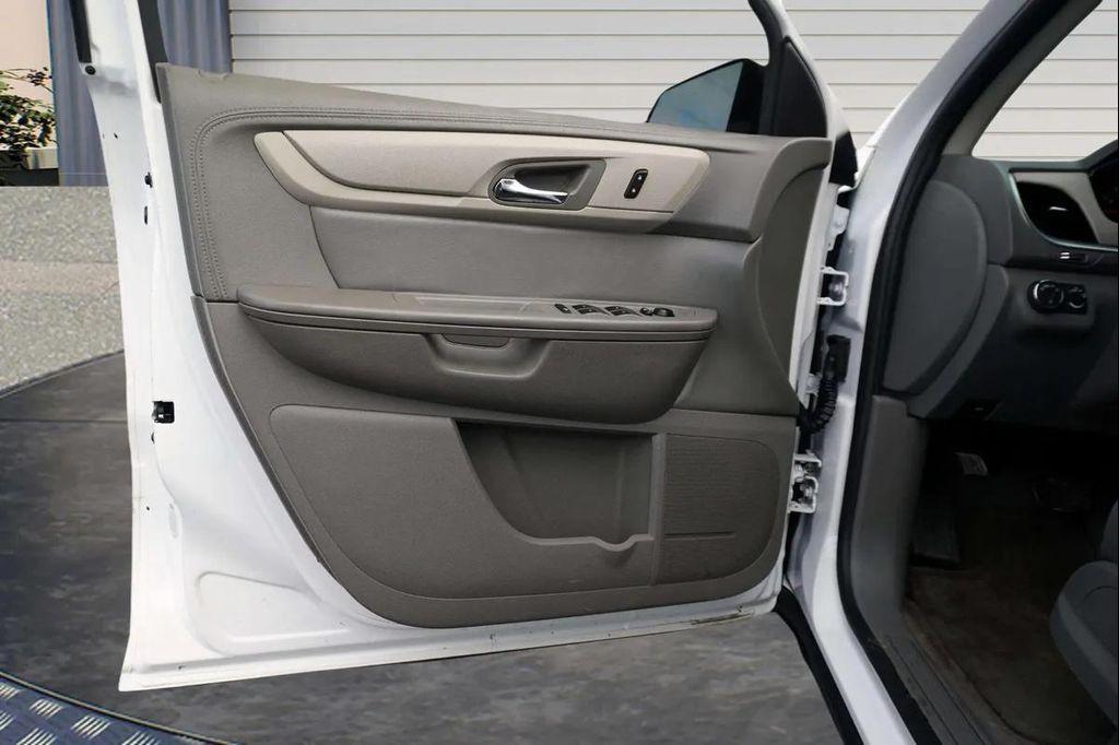 used 2017 Chevrolet Traverse car, priced at $11,988