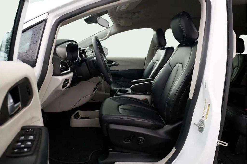 used 2024 Chrysler Pacifica car, priced at $27,988