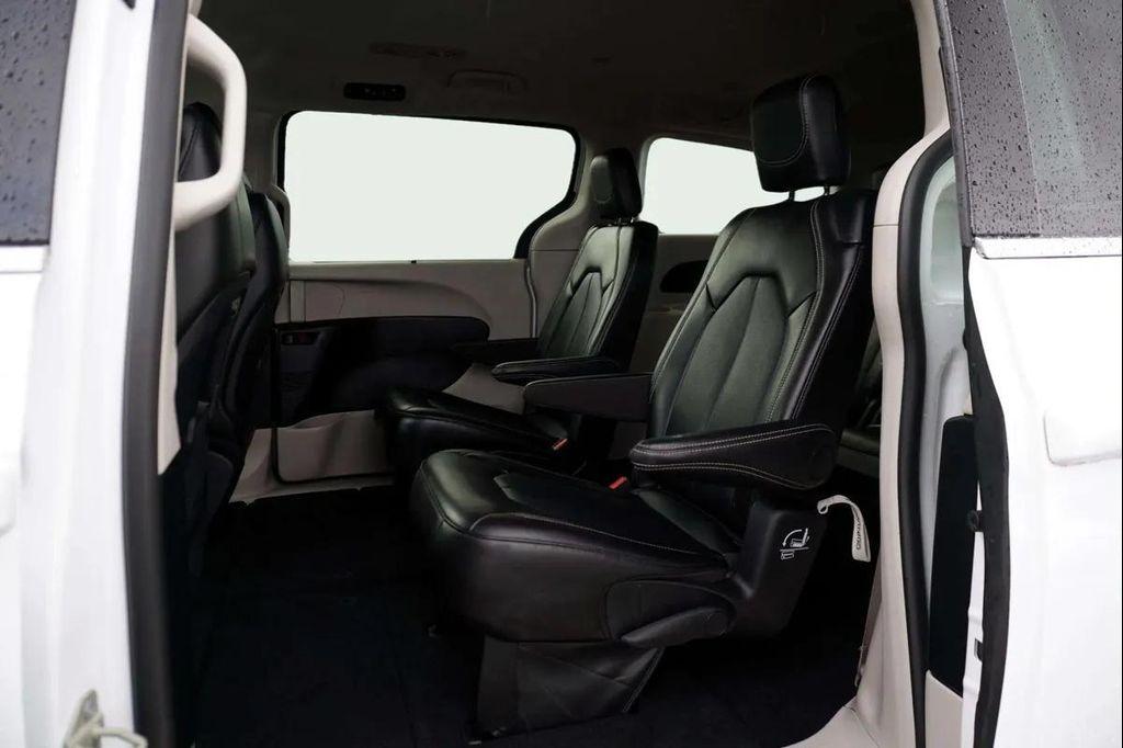 used 2024 Chrysler Pacifica car, priced at $27,988