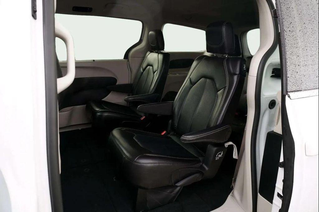 used 2024 Chrysler Pacifica car, priced at $27,988