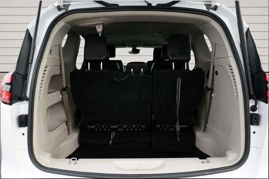 used 2024 Chrysler Pacifica car, priced at $27,988