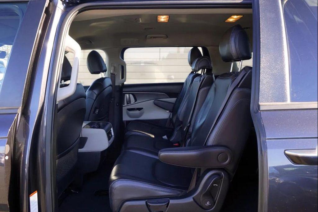 used 2024 Kia Carnival car, priced at $30,988