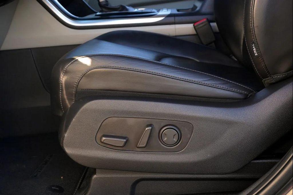 used 2024 Kia Carnival car, priced at $30,988