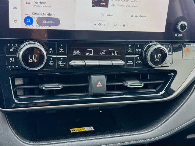 used 2023 Toyota Highlander car, priced at $30,088