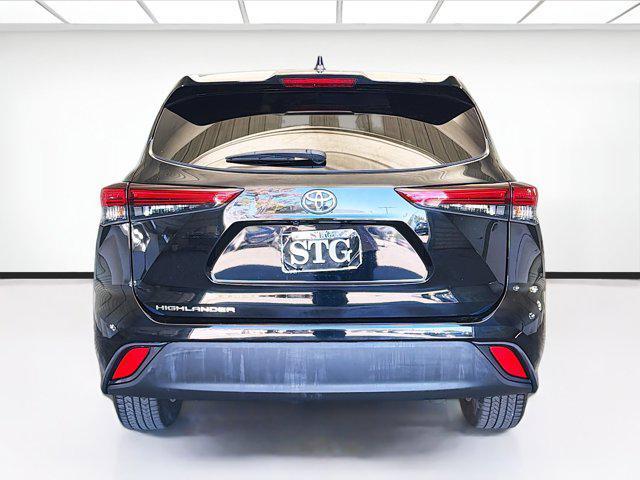 used 2021 Toyota Highlander car, priced at $24,899