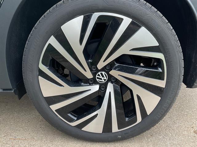 new 2025 Volkswagen ID.4 car, priced at $52,949