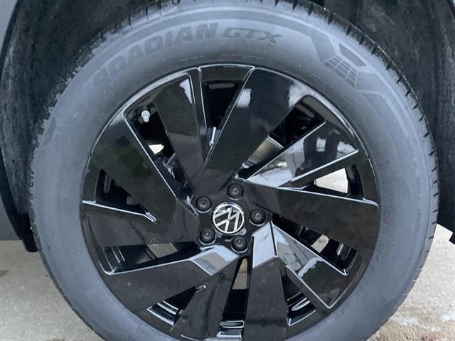 new 2026 Volkswagen Atlas Cross Sport car, priced at $45,288