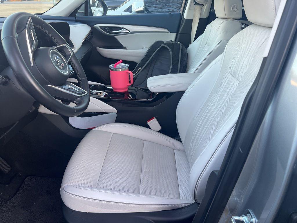 used 2025 Buick Envision car, priced at $38,440