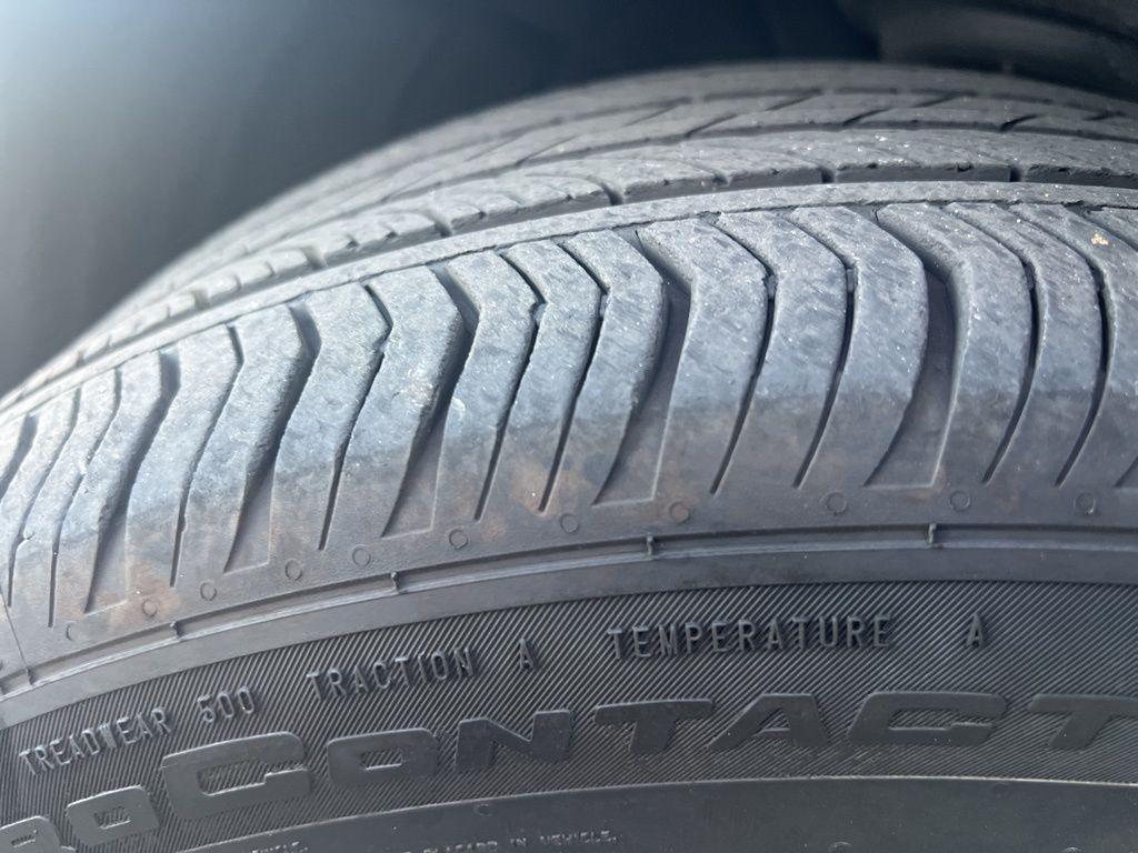 used 2025 Buick Envision car, priced at $38,440