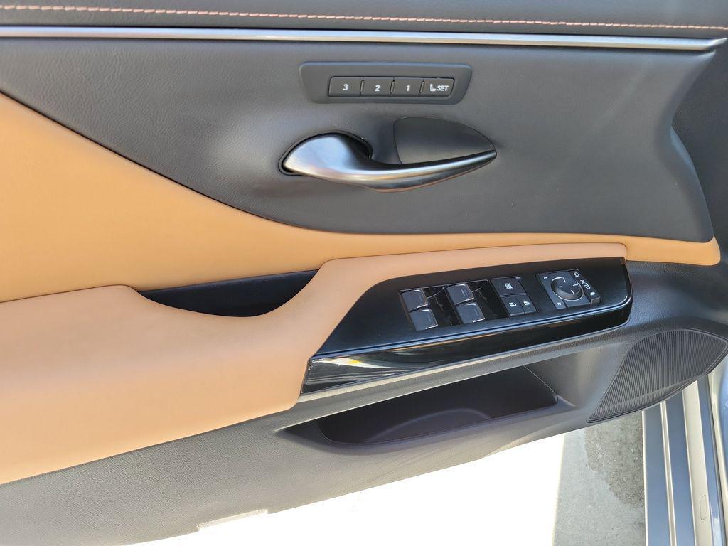 used 2023 Lexus ES 350 car, priced at $37,826