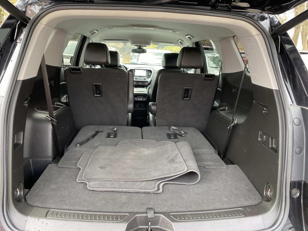 used 2023 GMC Acadia car, priced at $25,999