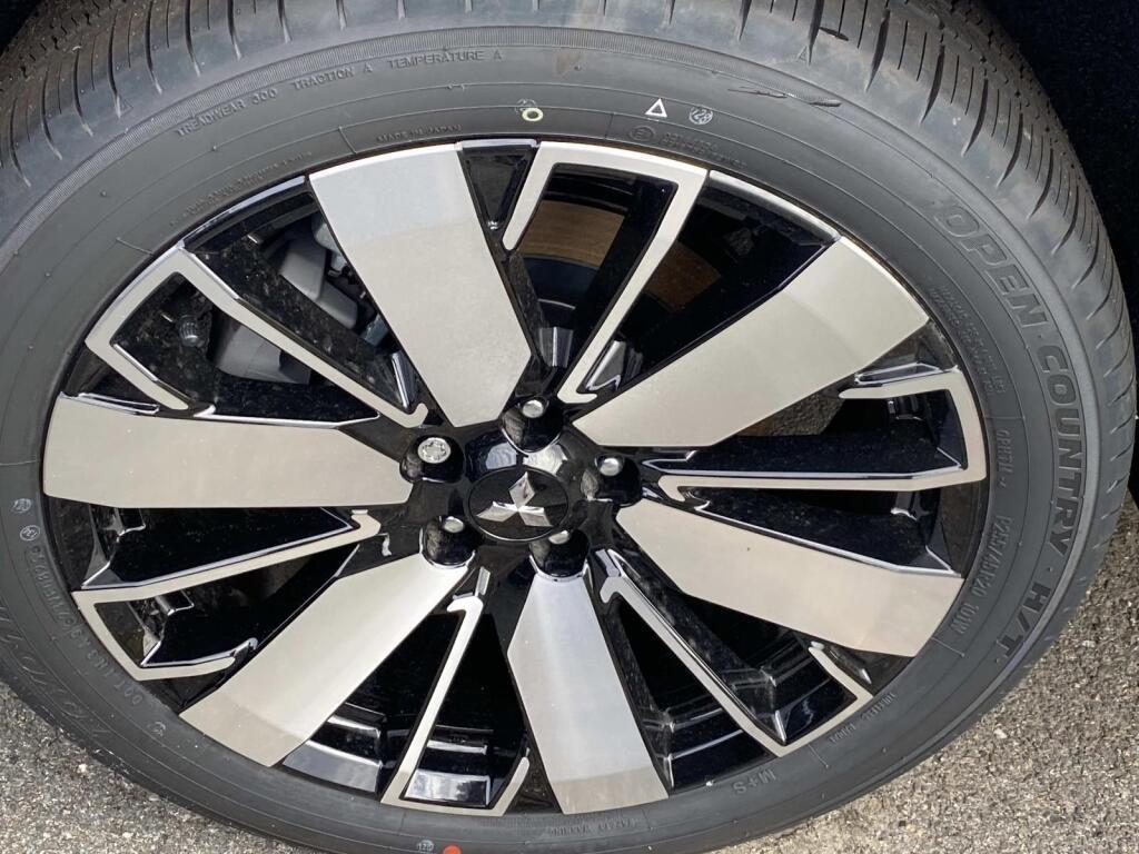 new 2025 Mitsubishi Outlander car, priced at $47,200