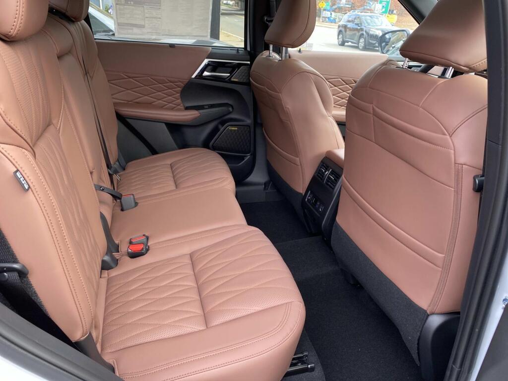 new 2025 Mitsubishi Outlander car, priced at $47,200