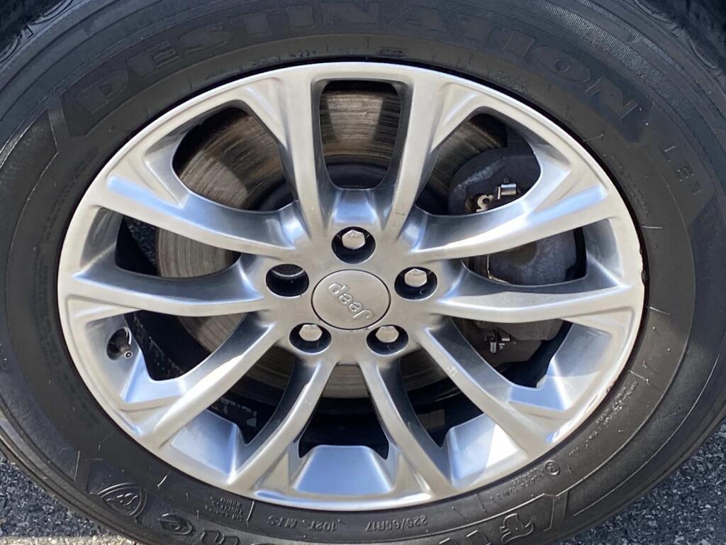 used 2019 Jeep Cherokee car, priced at $15,995
