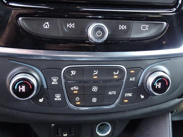 used 2022 Chevrolet Traverse car, priced at $28,599