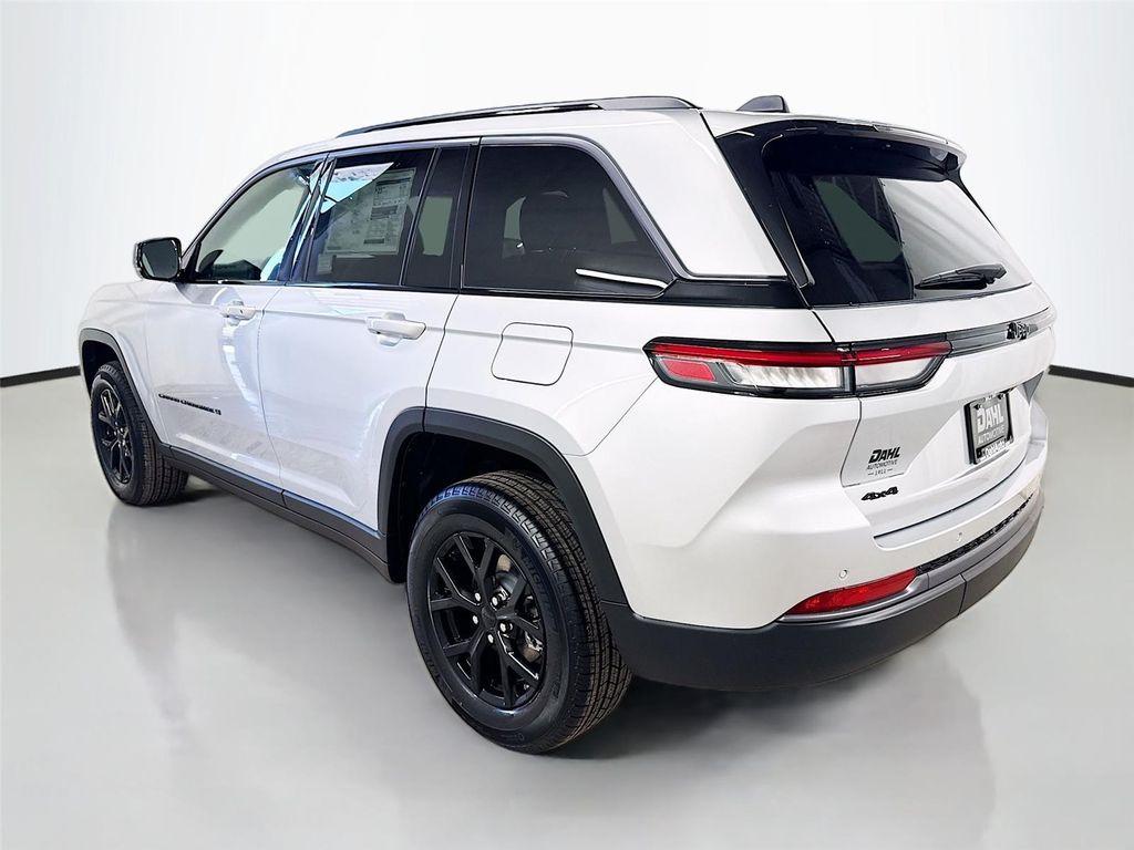 new 2026 Jeep Grand Cherokee car, priced at $45,582