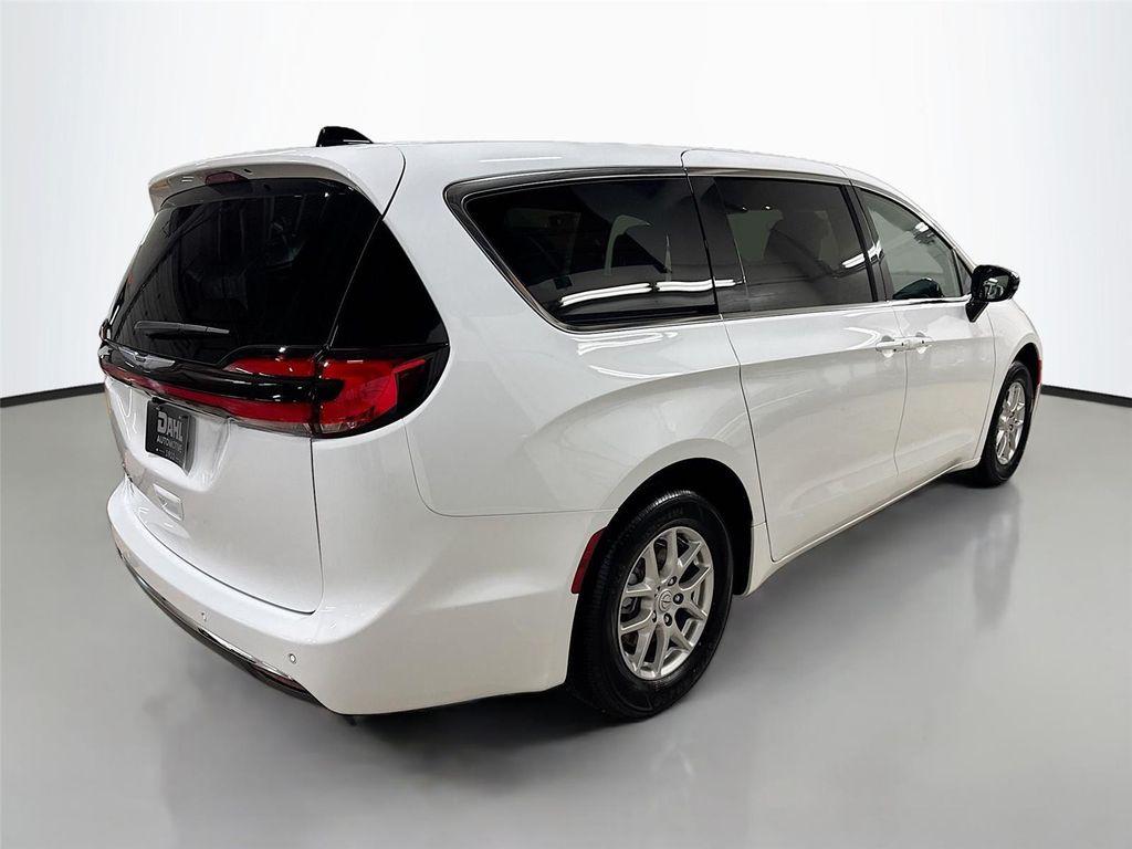 new 2026 Chrysler Pacifica car, priced at $41,362