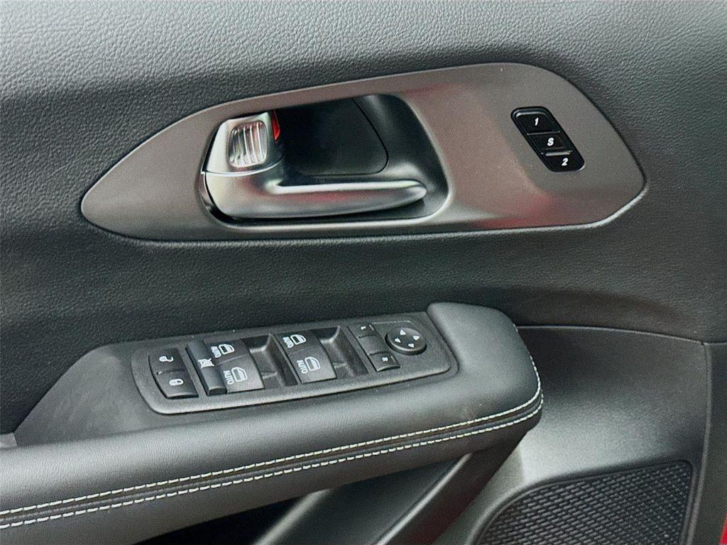 new 2025 Chrysler Pacifica car, priced at $46,590