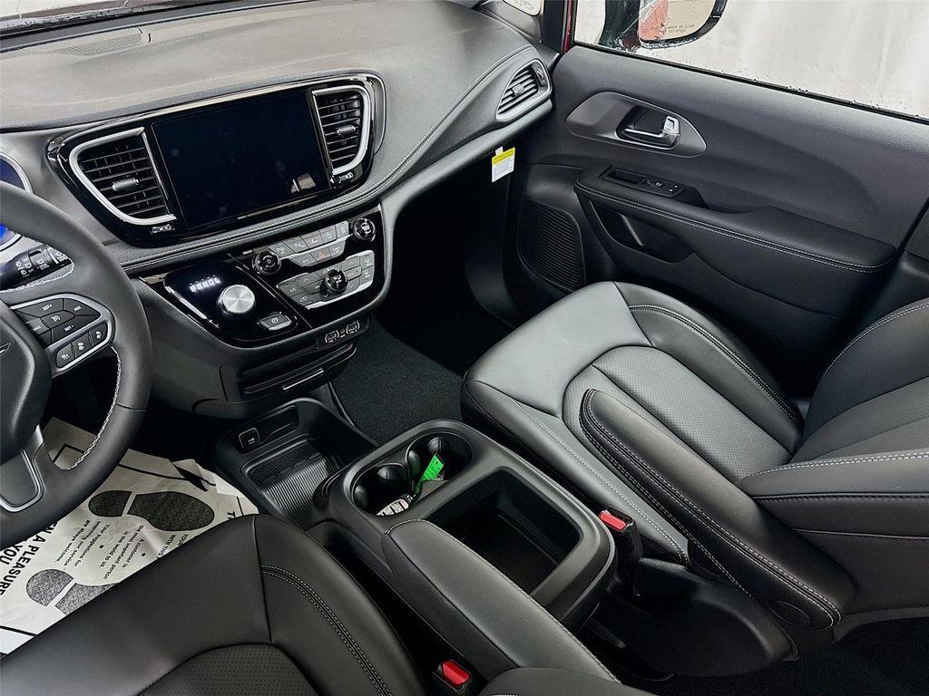 new 2025 Chrysler Pacifica car, priced at $46,590