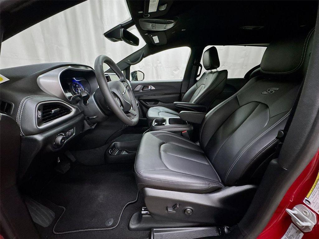 used 2026 Chrysler Pacifica car, priced at $42,900
