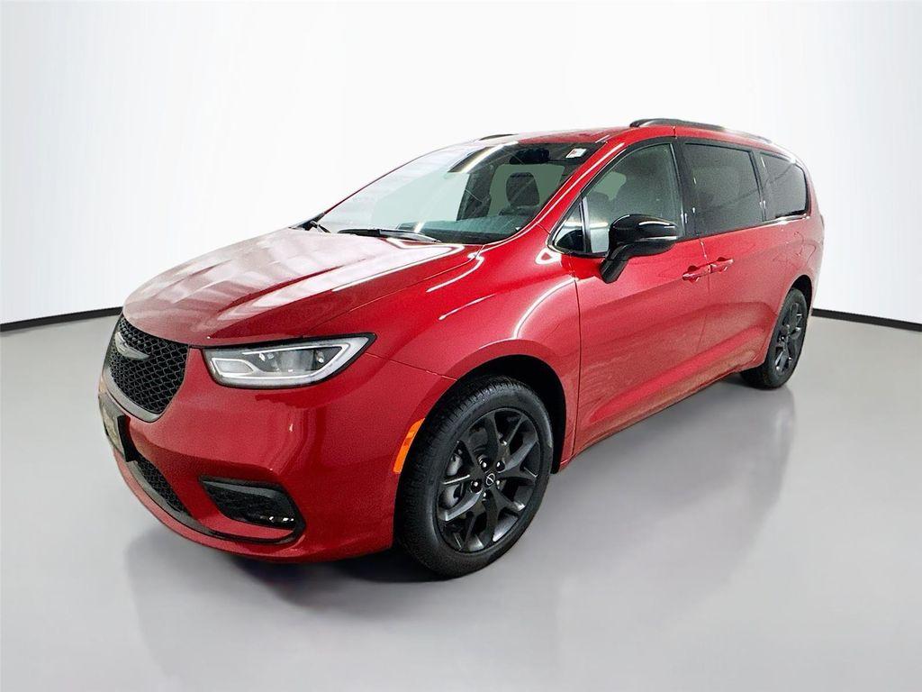 used 2026 Chrysler Pacifica car, priced at $42,900