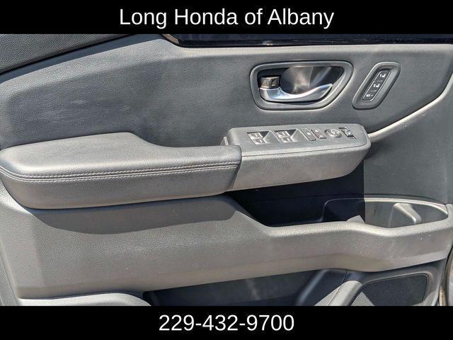 used 2025 Honda Pilot car, priced at $38,577