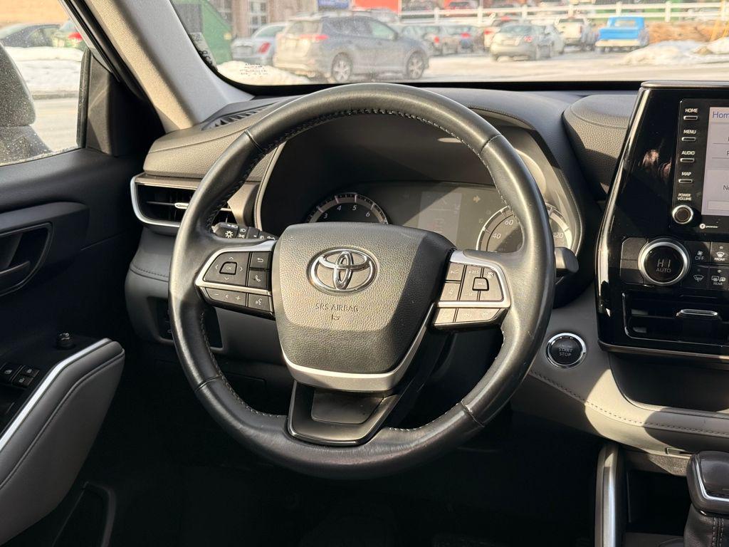 used 2022 Toyota Highlander car, priced at $30,699