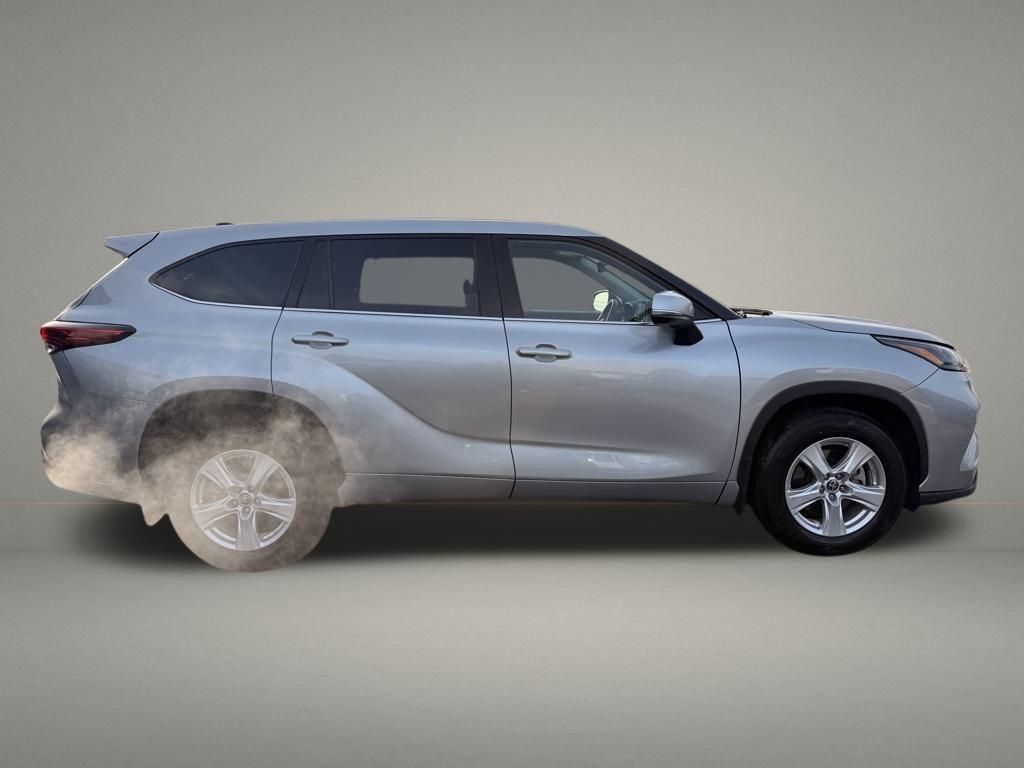 used 2022 Toyota Highlander car, priced at $30,699