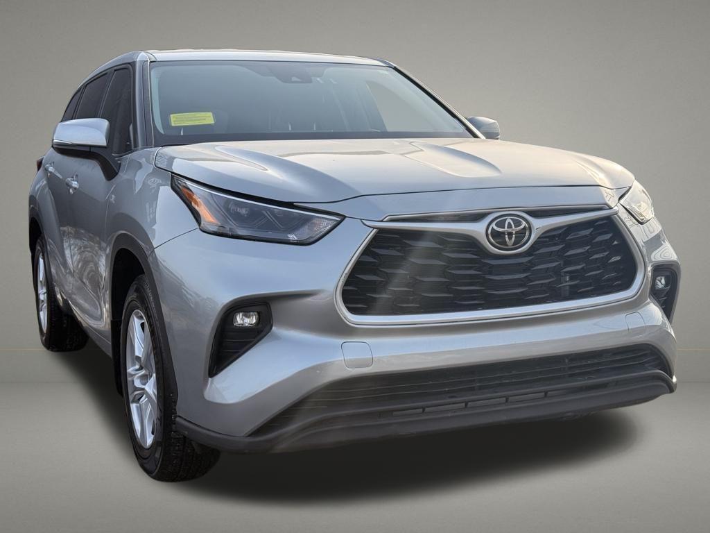 used 2022 Toyota Highlander car, priced at $30,699