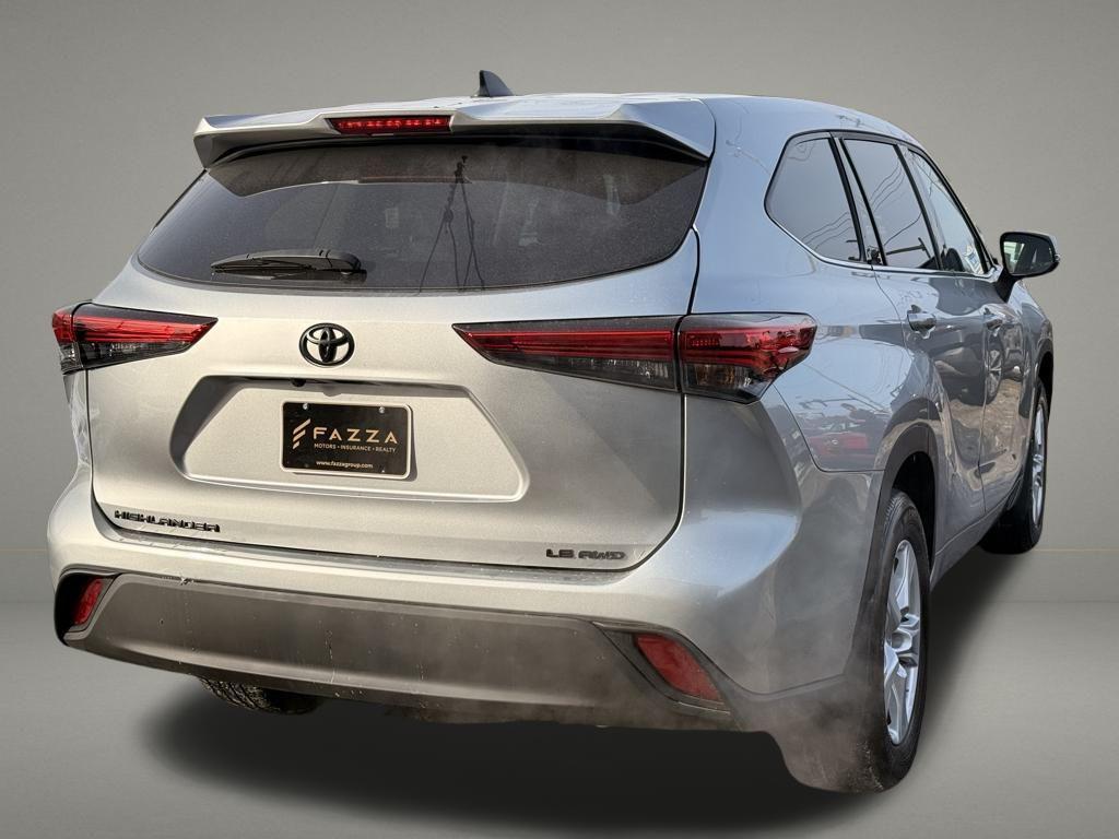 used 2022 Toyota Highlander car, priced at $30,699
