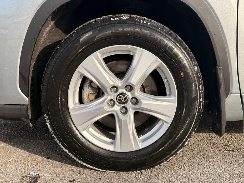 used 2022 Toyota Highlander car, priced at $30,699