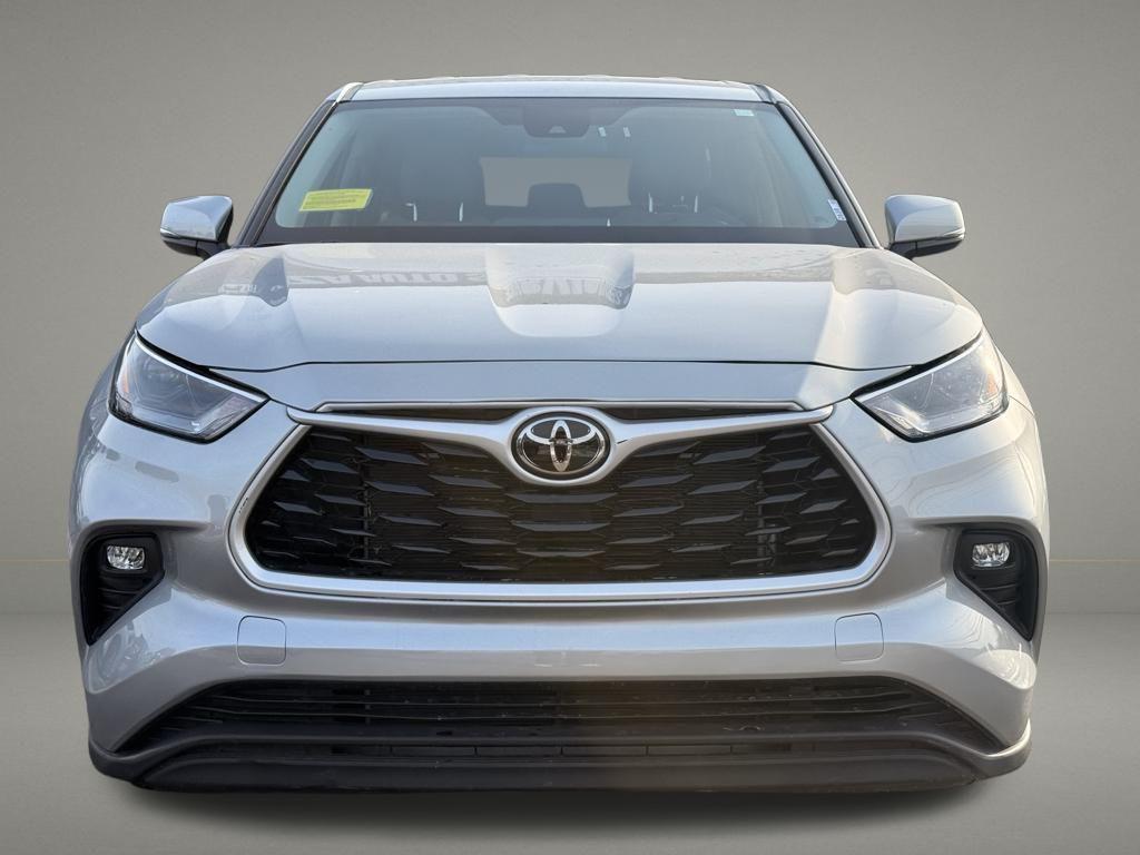 used 2022 Toyota Highlander car, priced at $30,699