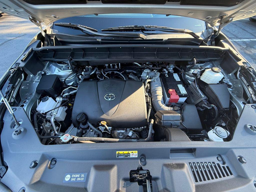 used 2022 Toyota Highlander car, priced at $36,419