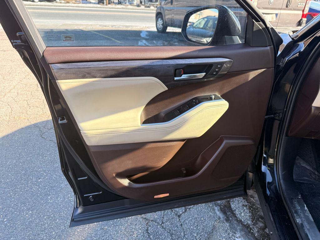 used 2020 Toyota Highlander car, priced at $29,499