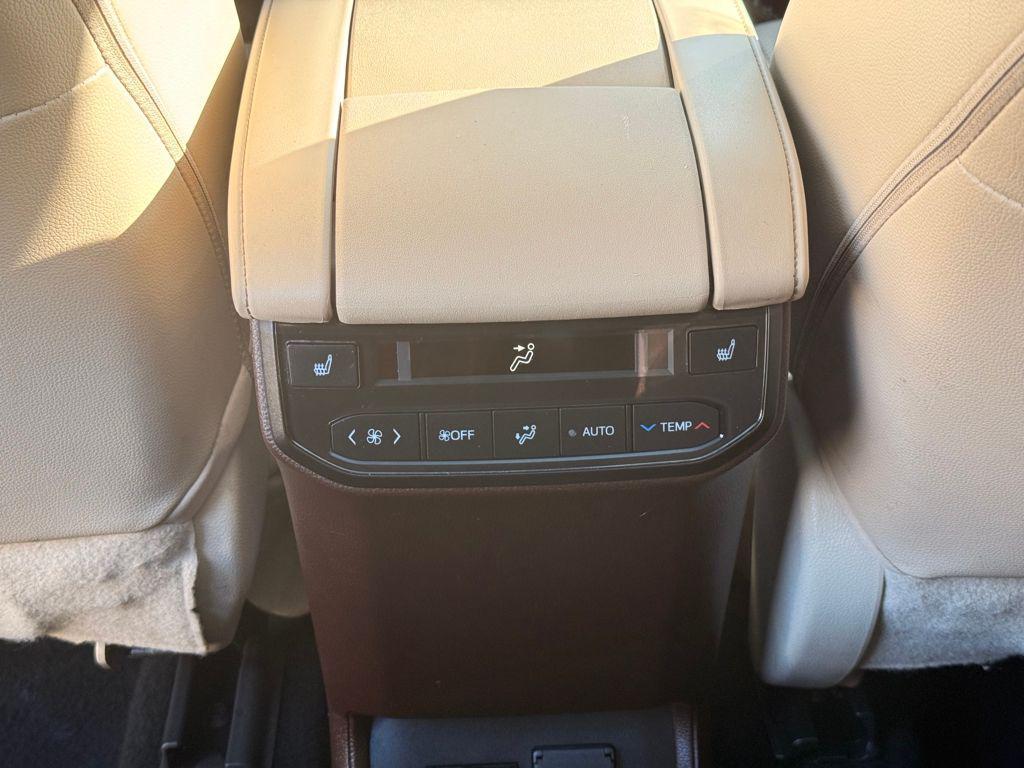 used 2020 Toyota Highlander car, priced at $29,499