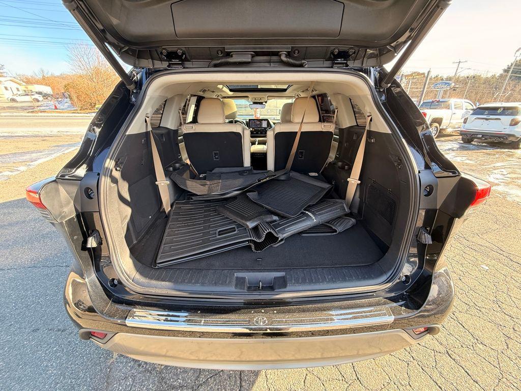 used 2020 Toyota Highlander car, priced at $29,499