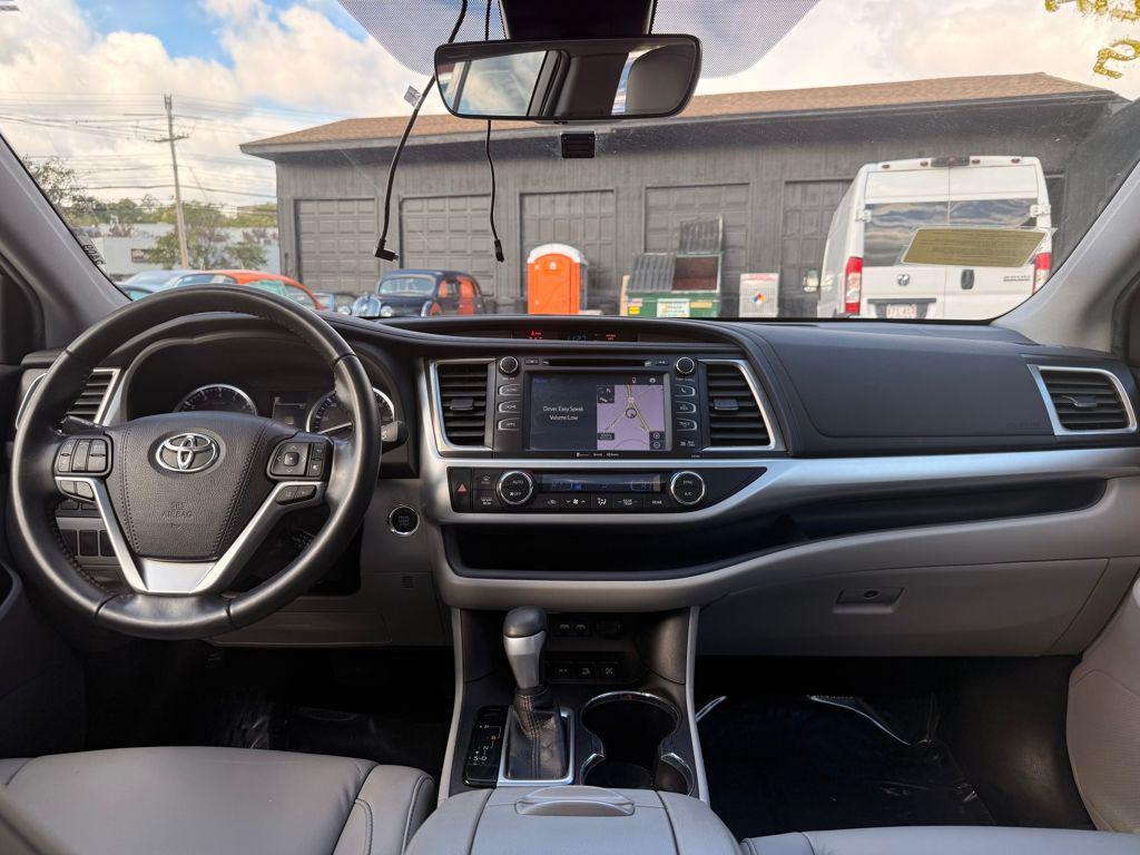 used 2019 Toyota Highlander car, priced at $25,999
