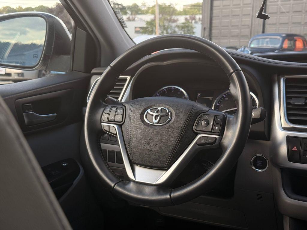 used 2019 Toyota Highlander car, priced at $25,999