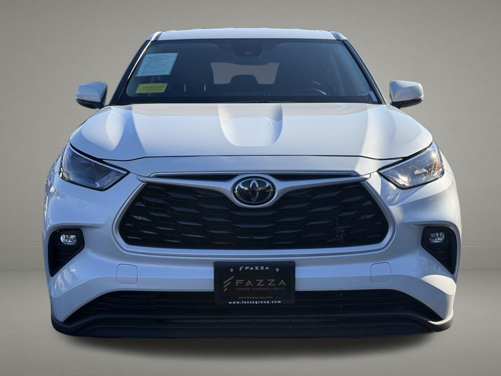 used 2023 Toyota Highlander car, priced at $31,999