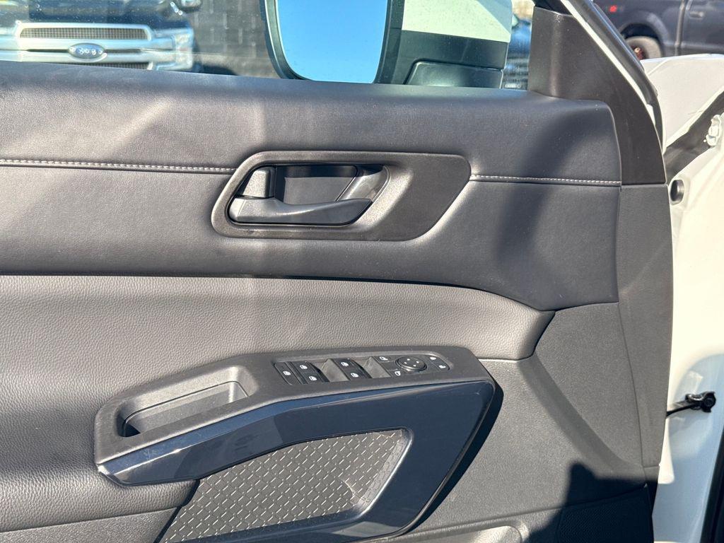 used 2025 Nissan Pathfinder car, priced at $31,999